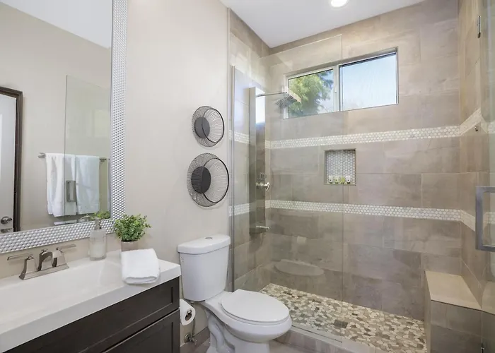 Basketball Game, Heated Pool, Game Room, Holiday home *