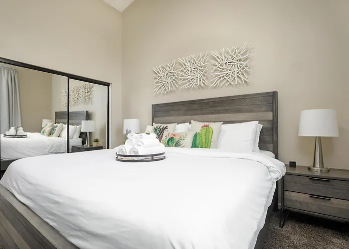 Basketball Game, Heated Pool, Game Room, Holiday home