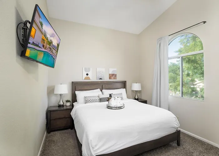 Basketball Game, Heated Pool, Game Room, Holiday home *