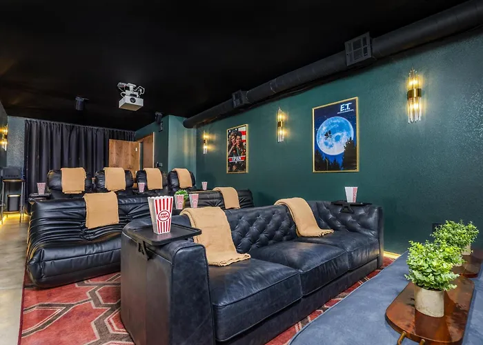 Holiday home Basketball Game, Heated Pool, Game Room, *